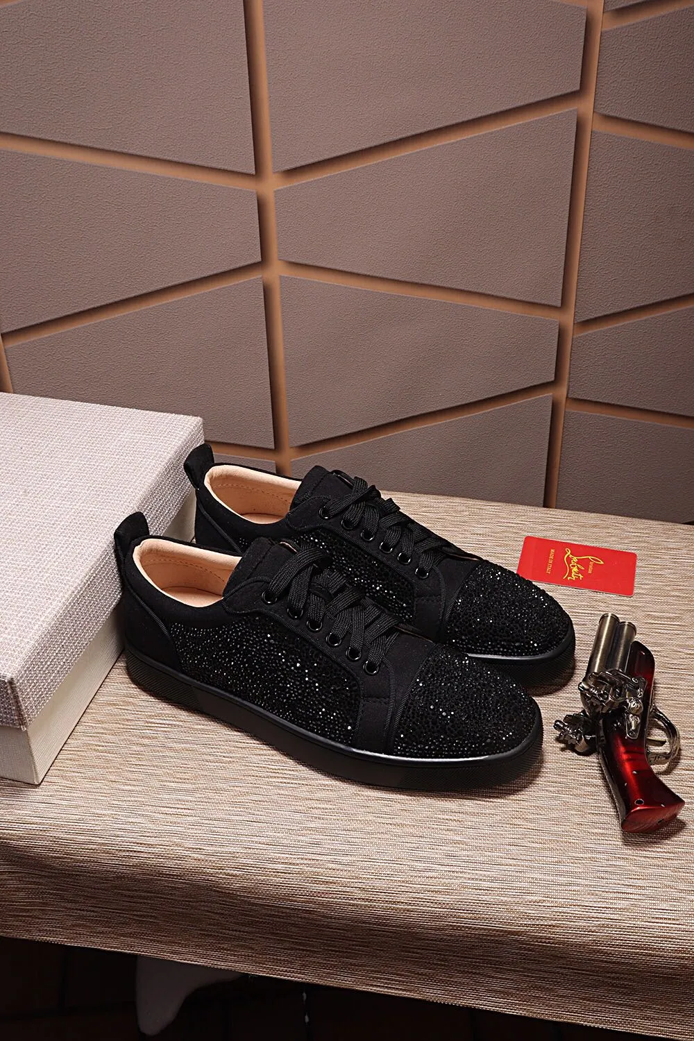 Factory price 440 Christian Louboutin (CL red sole shoes) counter hot diamond series, casual sneakers for couples 📢 📢 📢 Exclusive hot style release 🎈🎈💪 Movable latex feet 👻 Finished outsole line [Proud] 😝Female 35-40# Male 38#-46, global supply😝 [Top version]: original imported cowhide frosted upper, top original leather lining, original molded TPU outsole, original 1:1 detail processing, original shoe last, large quantity available from stock,